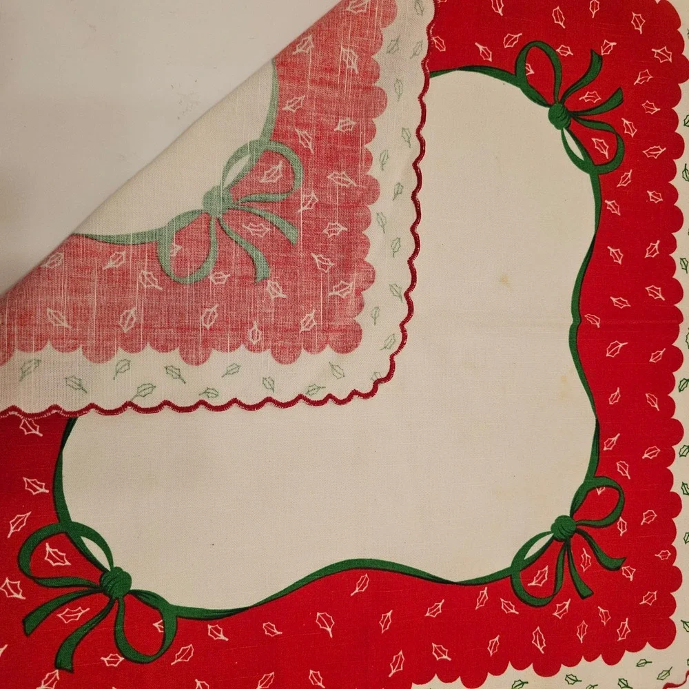 Vintage Christmas Napkins Set of 7 Red Green Holly Bow Scalloped 19x20 READ